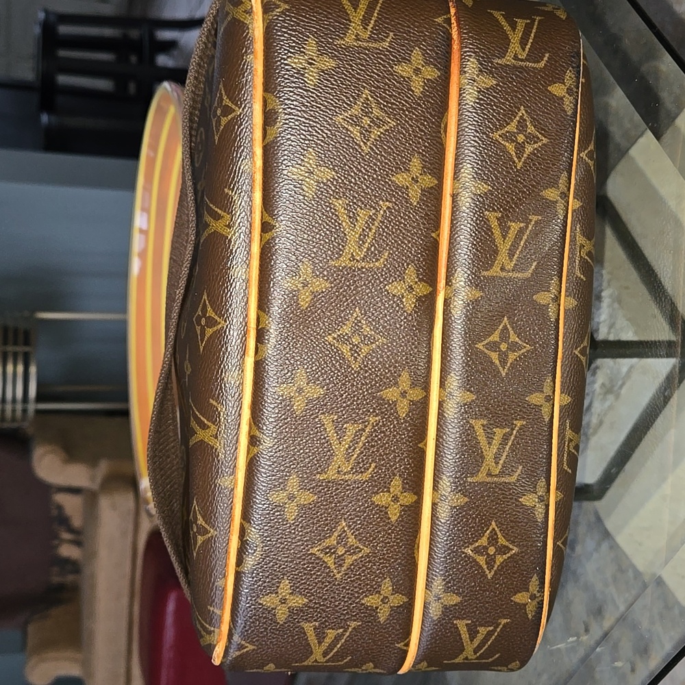 LOUIS VUITTON MONOGRAM  Messenger Bag - Picture 14 of 17